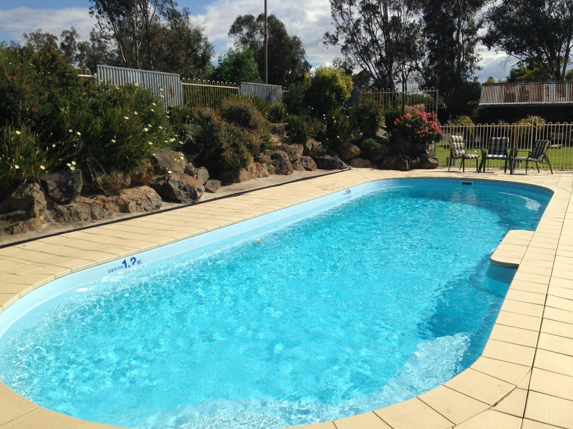 Tuckerbox Motor Inn Gundagai Kültér fotó